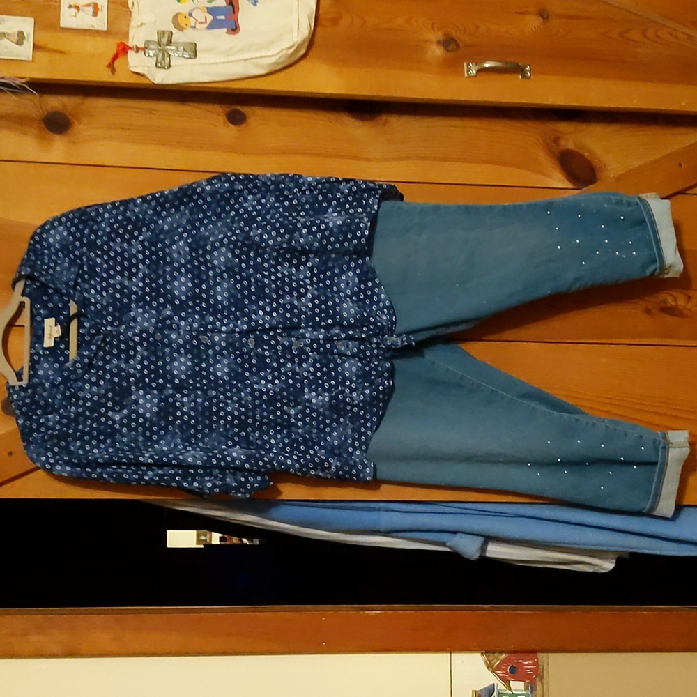 Style & Company XXL button up top and blue jean leggings capris
